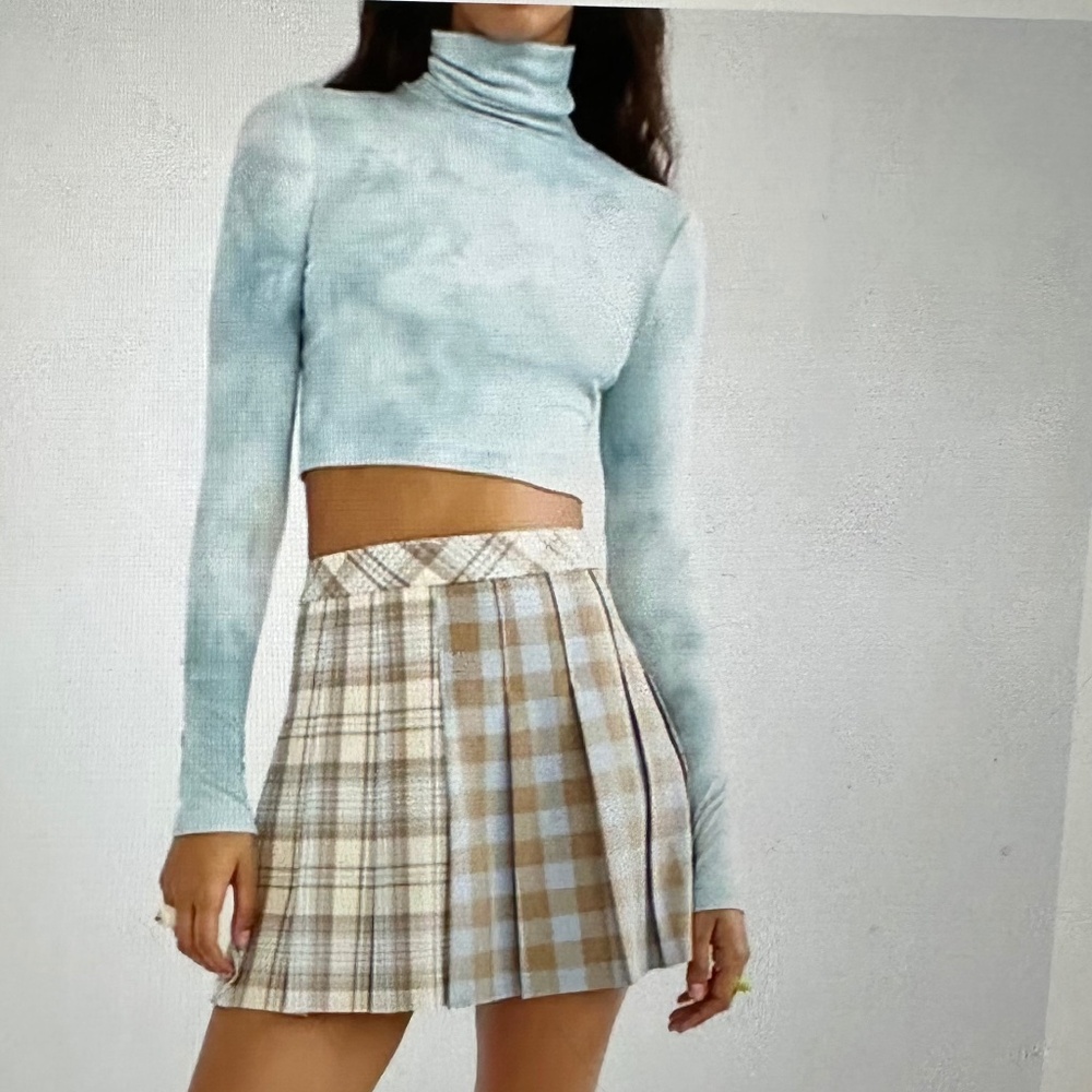 Sunday Best FreshmanCropped Turtleneck. Size medium